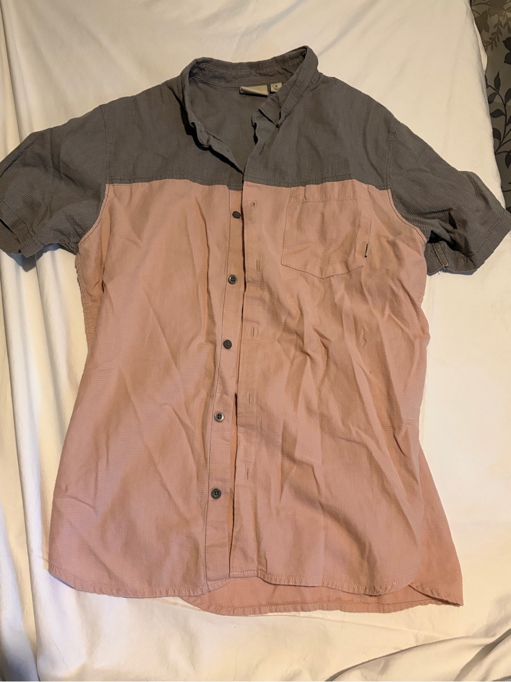 Vans Two-Tone Short-Sleeve Button-Down Shirt in Pink & Gray